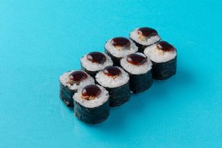 Маки с угрем (100г)