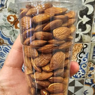 Bicchiere di mandorle 