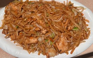 12Б. Плоски спагети с пилешко месо (700г)