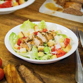 სალათი ცეზარი ქათმით