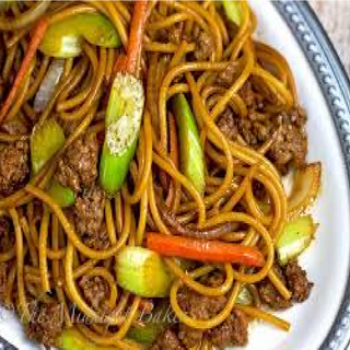 Tallarines Fritos con Ternera