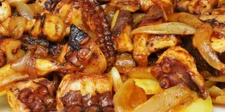 Pulpo Encebollado