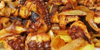 Pulpo Encebollado