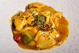 24. Riso al vapore con pollo e curry