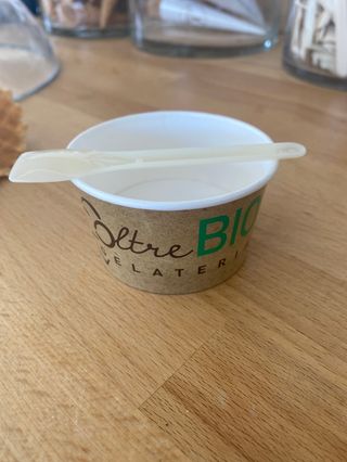 Coppetta biodegradabile cadauna con la sus paletta