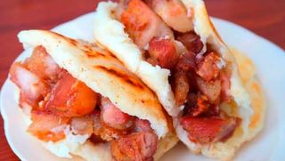 Arepa Con Chicharrón