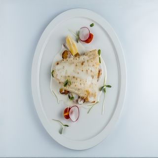 Филе судака в сливочном соусе с молодым картофелем