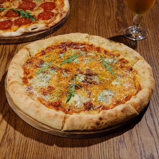 ამერიკული პიცა 4 ყველით