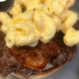 Burger Mac & cheese 