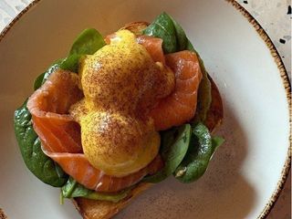 Benedict z łososiem (300g)