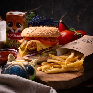 Zestaw dla Najmłodszych: Chickenburger Mały Klasyk