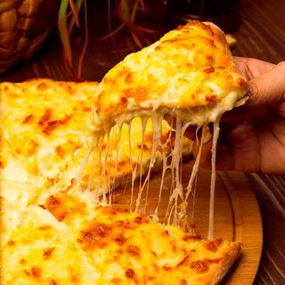 Pizza Quatro Formaggi family