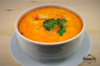 Tom yum z kurczakiem