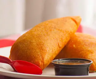 Empanada frita rellena de pabellón XL (1 ud.)