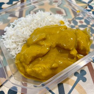Pollo al curry con arroz basmati