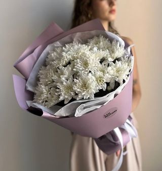 Стойкий букет 5 хризантем