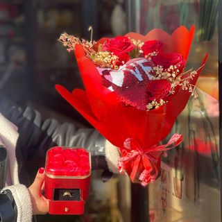 Bouquet de fleurs avec boite de bage