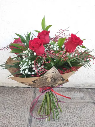 Media Docena Rosas Rojas