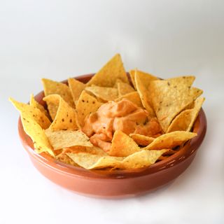 Nachos Con Queso Cheddar