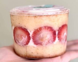 Bolo de Pote c/ Creme Belga e Morango