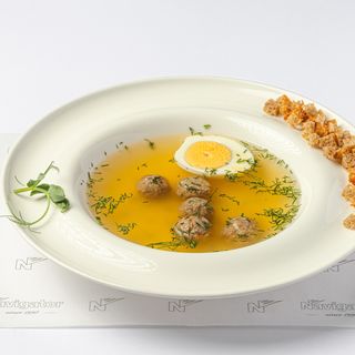Бульон с фрикадельками, яйцом и сухариками (300 мл.)