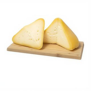 Queso De La Tierra Con Crema De Membrillo Y Nueces