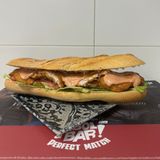 Bocadillo De Pollo Empanado, Lechuga, Tomate Y Salsa Rosa 