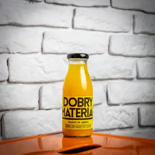 Dobry materiał Mango w jabłku