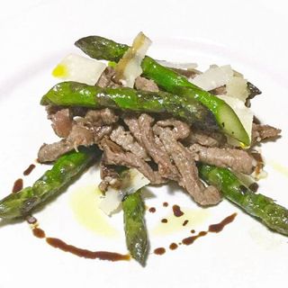 77. Vitello con asparagi
