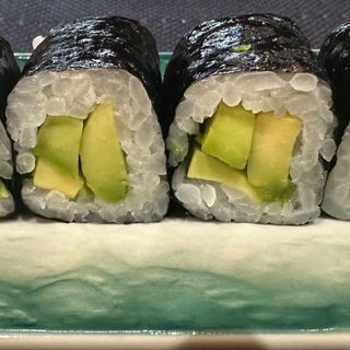 145 Hosomaki avocado 