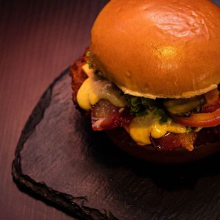 Luy's Burger Cluck'N'Crunch