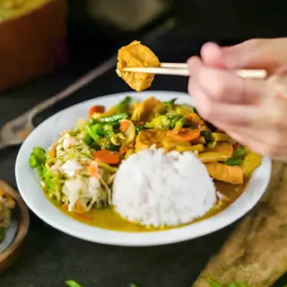 Tofu w czerwonym sosie curry