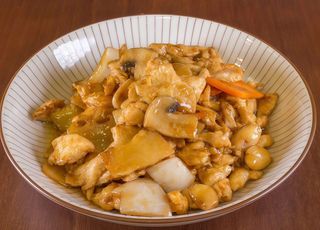 Pollo con Bambú y Seta China