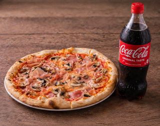 Capricciosa 42cm + 1L Coca Cola