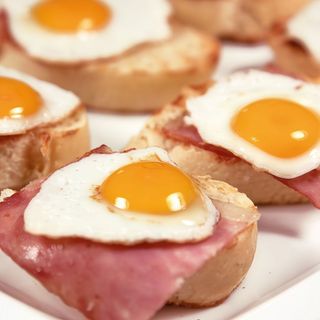 Huevos De Codorniz Con Bacon