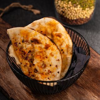 Garlic chilli naan