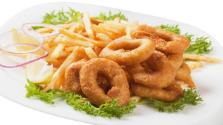 Calamares andaluza + patatas + 1 huevo