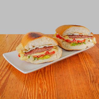 Hamburguesa, Queso, Huevo Plancha, Lechuga Y Rodajas de Tomate