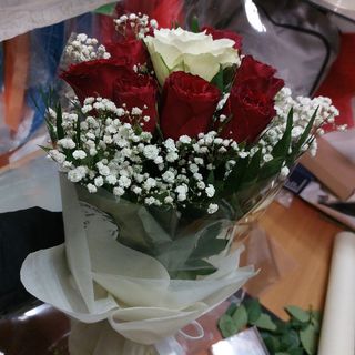 Rosa bianco rosa rosso un po' di bellino intorno