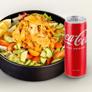 Salata de pui + Coca-Cola 330 ml 