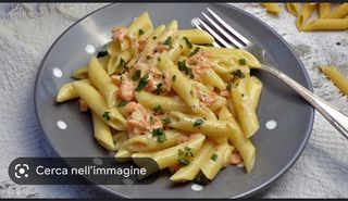 Pasta salmone con nata più bibita 