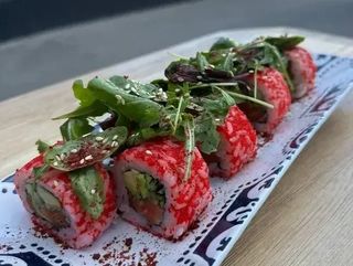 КАЛІФОРНІЯ З ЛОСОСЕМ (285/30g)