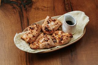 ქათმის მწვადი ლავაშზე