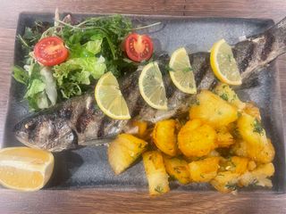 Пъстърва с картофи соте