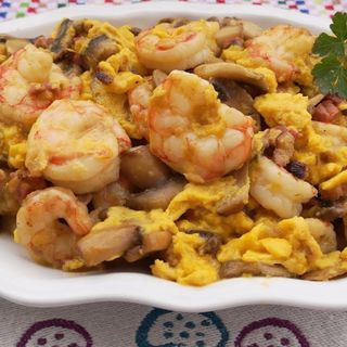 Revueltos De Setas Con Gambas