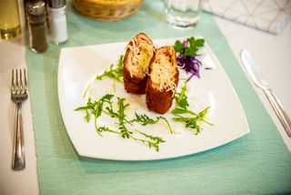 Cordon bleu din piept de pui