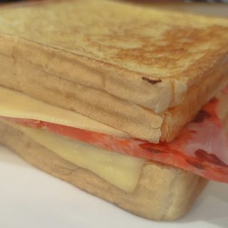 Sandwich de lomo y queso