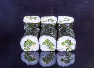 Хосомаки Филаделфия и краставица (6бр-135г)