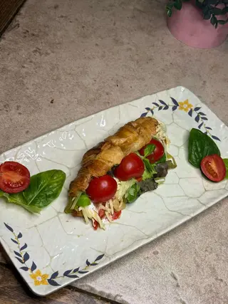 Kroasan sa ćuretinom 250 g