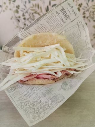 Arepa De Jamón Y Blanco